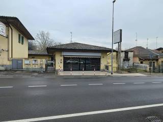 Negozio in vendita a pavia viale lodi, 17