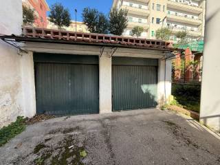 Garage in vendita a napoli via aniello falcone, 332