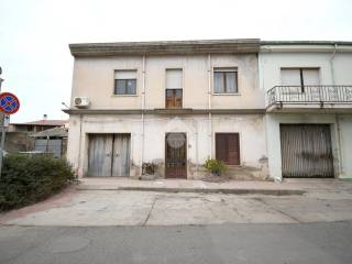 Casa indipendente in vendita a cabras via amsicora, 21