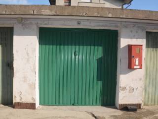 Garage in vendita a limbiate via venezia, 20