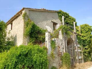 Colonica all'asta ad acquaviva picena contrada forola