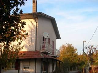 Casa indipendente in vendita a pratola serra via variante