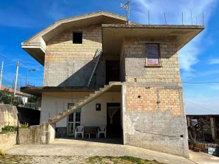 Villa in vendita a cellino attanasio contrada monteverde, 26