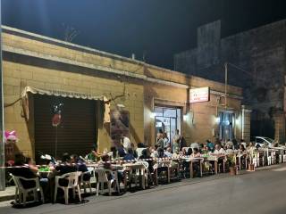 Pizzeria in vendita a trepuzzi via john fitzgerald kennedy, 61