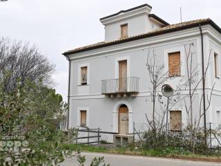 Villa in vendita a chieti via dei peligni