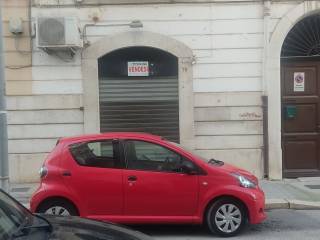 Negozio in vendita a trani via nicola de roggiero, 76