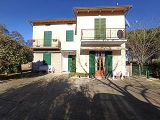 Casa indipendente in vendita a castiglione del lago via andrea doria