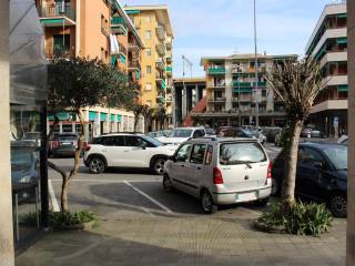 Negozio in affitto a recco piazza san giovanni buono, 37