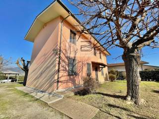 Villa in vendita a camaiore via del giardo