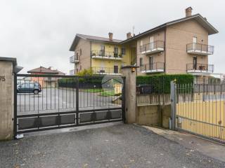 Garage in affitto a robassomero corso italia, 75