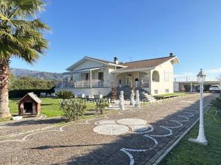 Villa in vendita a camaiore via paduletto