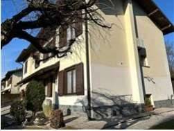 Villa all'asta ad arsago seprio via v. veneto , 44