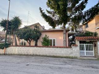 Villa in vendita a giulianova via bologna, 14