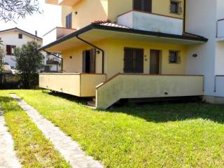 Villa a schiera in vendita a montignoso via xxv aprile,