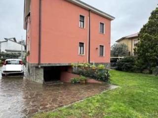 Villa bifamiliare all'asta ad arcore via mazzini , 5