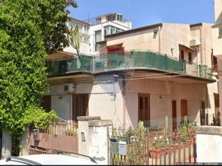 Casa indipendente all'asta ad aci castello v. cesare battisti, 5