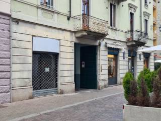 Intero stabile in affitto a saronno via giuseppe garibaldi