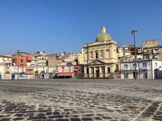 Negozio in affitto a napoli via del carmine