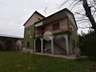 Villa bifamiliare in vendita a castiglione delle stiviere via v. cepari, 5