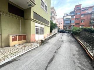 Garage in vendita a roma via giulio tarra, 66