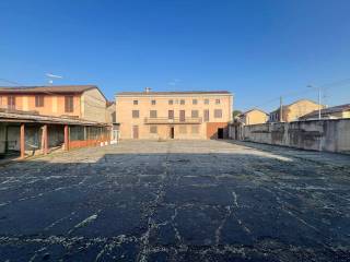 Casa indipendente in vendita a crescentino piazza giuseppe garibaldi, 15