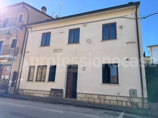 Casa indipendente in vendita a san pietro avellana via san rocco