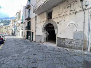 Garage in affitto a vietri sul mare via pellegrino secondo, 98