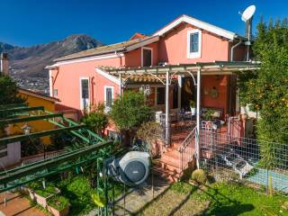 Villa in vendita a cava de' tirreni via giacinto arnese