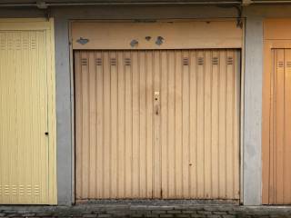 Garage in vendita a peschiera borromeo viale abruzzi, 6k