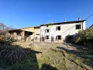 Casa indipendente in vendita a castelnuovo bocca d'adda via fratelli cairoli