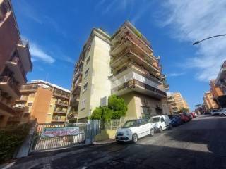 Garage in vendita a roma via giulio tarra, 66