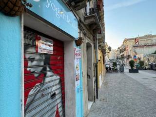 Negozio in vendita a cagliari corso vittorio emanuele ii, 232