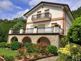 Villa in vendita a varese ligure 