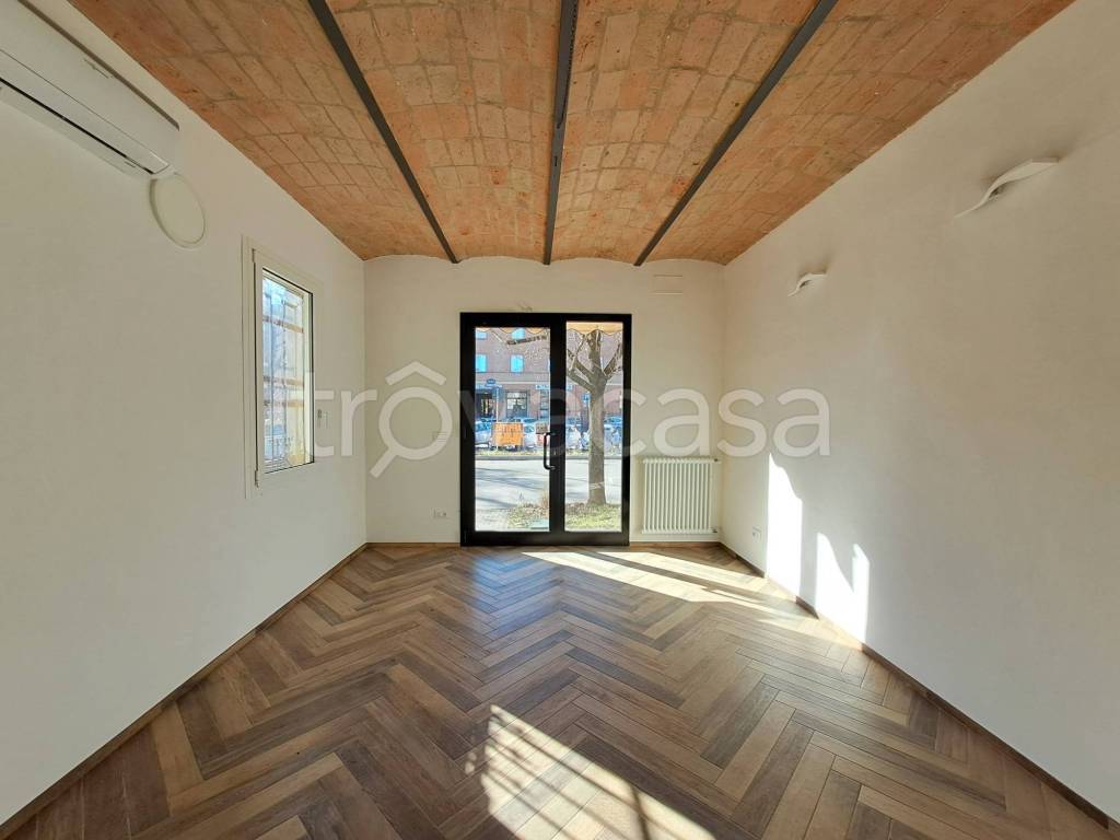 negozio in affitto a Valsamoggia in zona Monteveglio