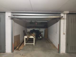 Garage in vendita a mori via giuseppe battisti, 18