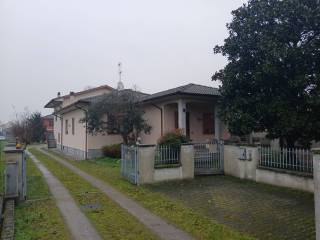 Villa in vendita a inverno e monteleone via dante