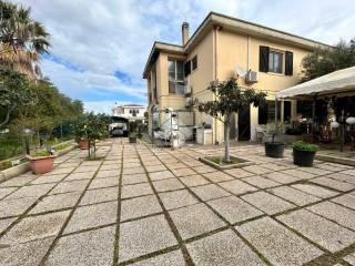 Villa bifamiliare in vendita a capoterra via po, 18