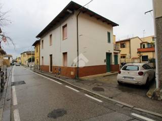 Casa indipendente in vendita a prato via del leone, 38