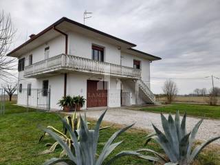 Villa in vendita a copparo via alta, 70