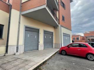 Negozio in affitto a guidonia montecelio via delle verbene, 23