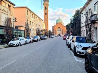 Negozio in vendita a padova via tiziano aspetti