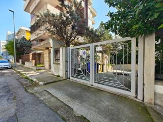 Garage in affitto a lecce via baldassarre papadia, 13