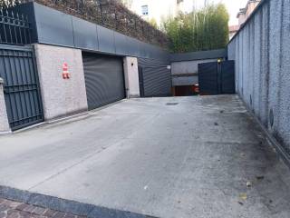 Garage in vendita a como via giuseppe ferrari