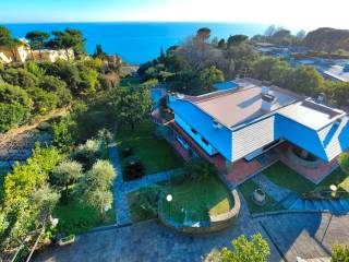 Villa in vendita ad arenzano via della pineta