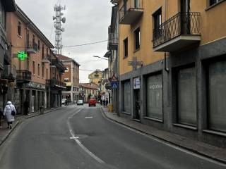 Negozio in affitto a cigliano corso re umberto i, 16