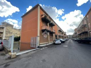 Garage in affitto a palermo via niccolò candela, 36