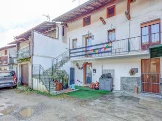 Casa indipendente in vendita a castelletto sopra ticino via sivo