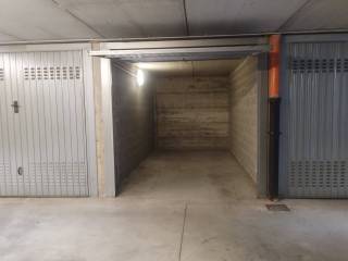 Garage in affitto a biassono via po, 3