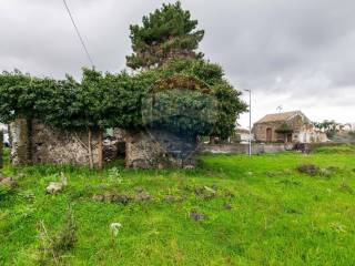 Terreno agricolo in vendita ad aci sant'antonio via cimitero santa lucia, snc