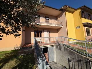 Villa a schiera in vendita a barga via aci bonaccorsi